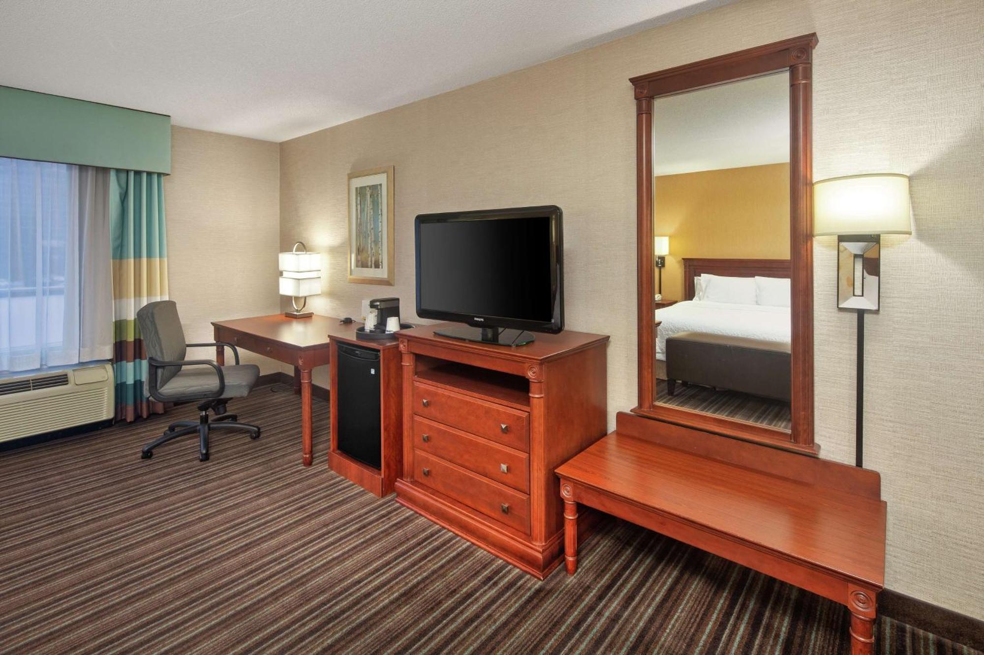 Hampton Inn & Suites By Hilton Toronto Airport Mississauga Exterior photo