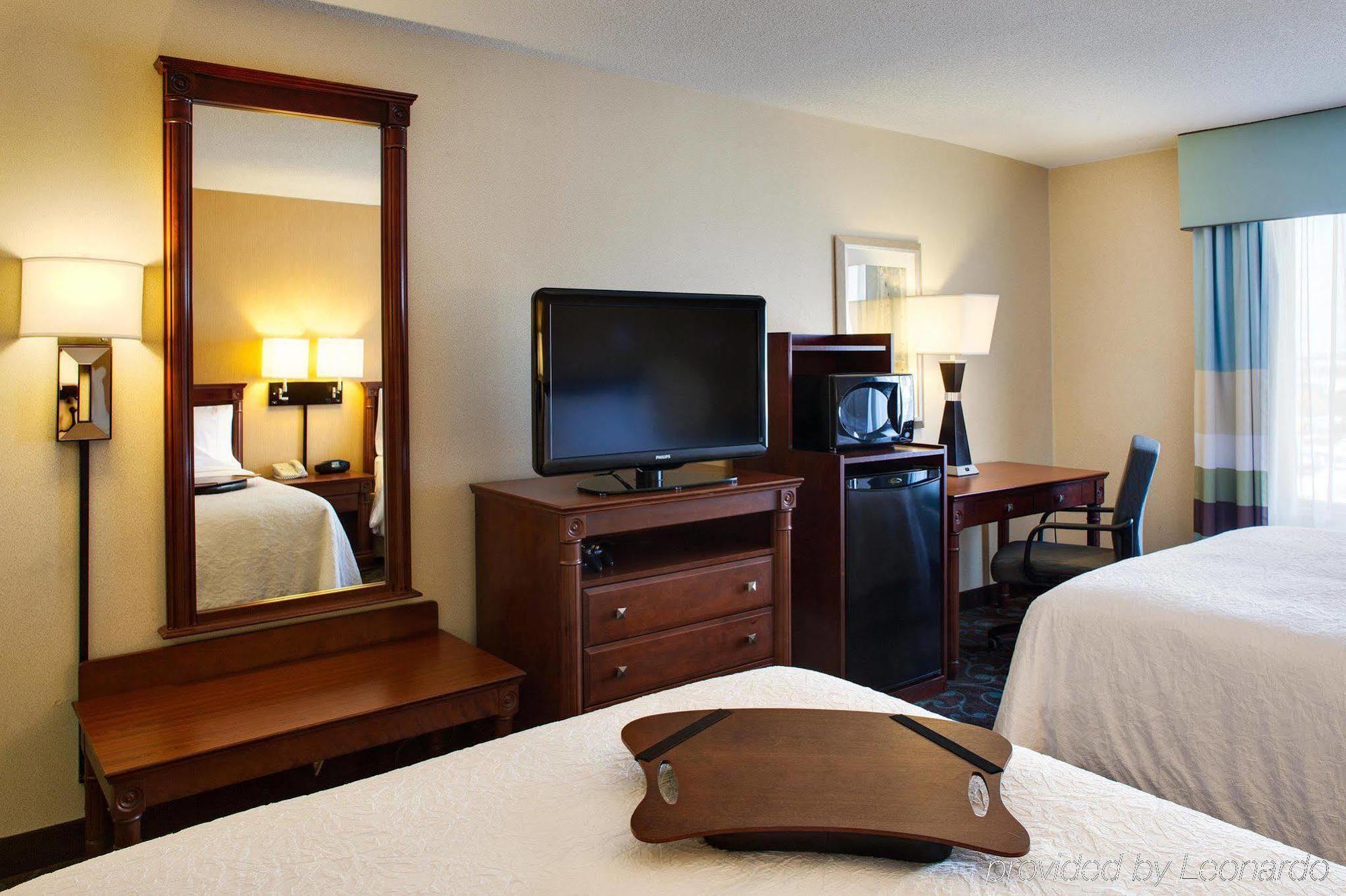 Hampton Inn & Suites By Hilton Toronto Airport Mississauga Room photo